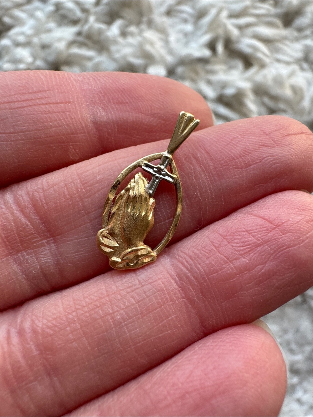 14K Praying Pendant